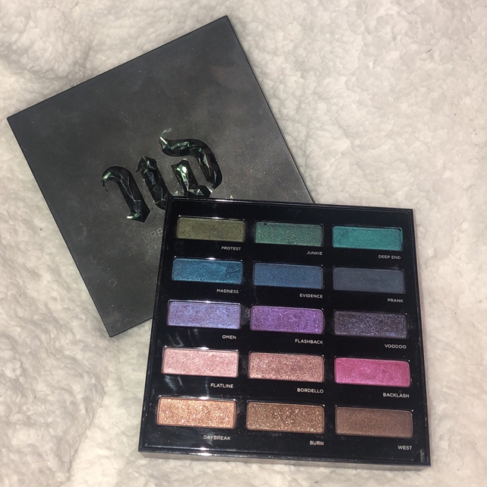 Urban decay eyeshadow palette!